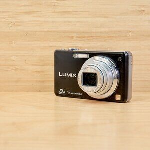 Panasonic Lumix DMC-FH22 Digital Camera Black 14.1MP 8x Zoom Leica Lens